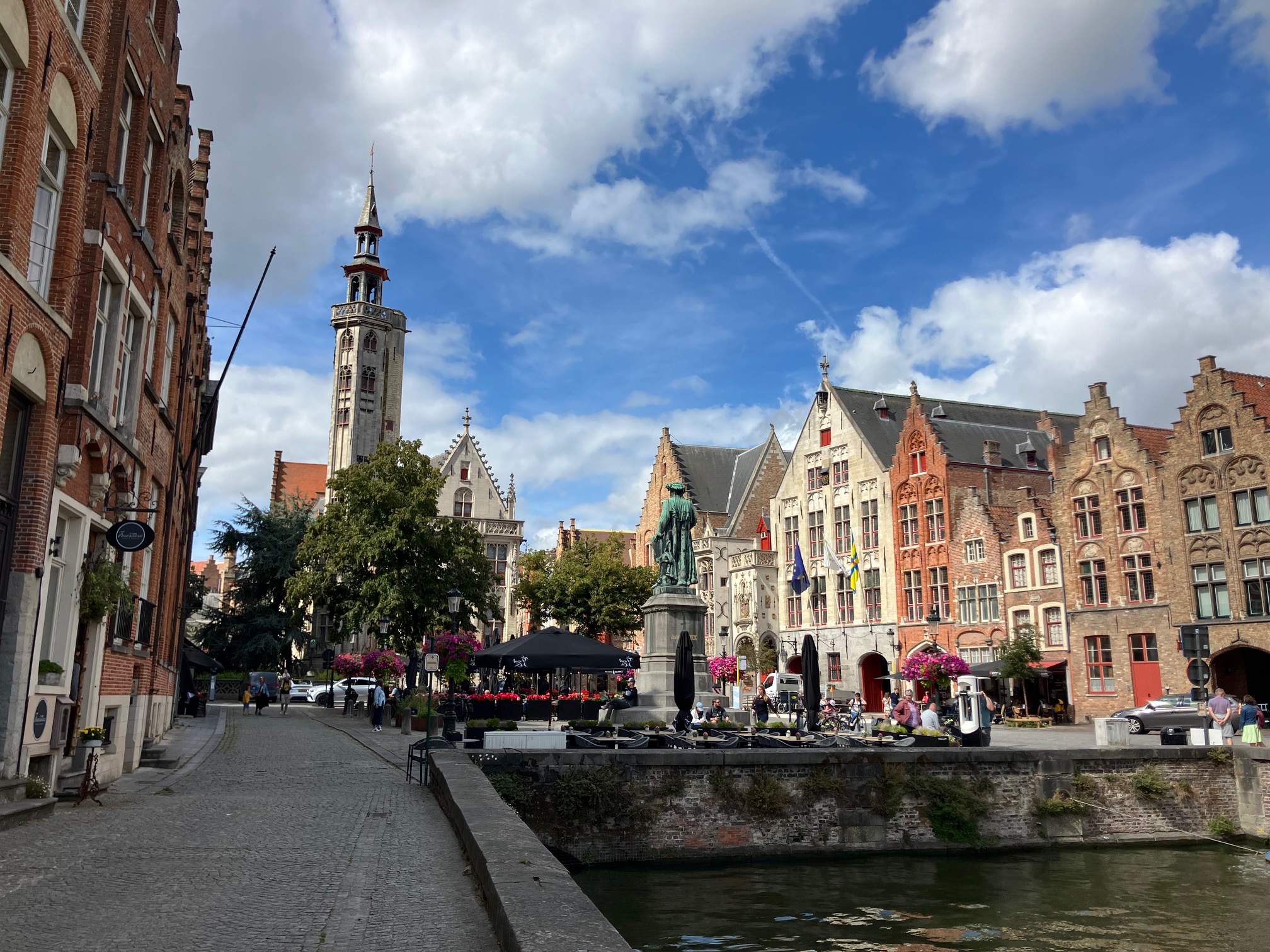 Statue of Jan van Eyckplein