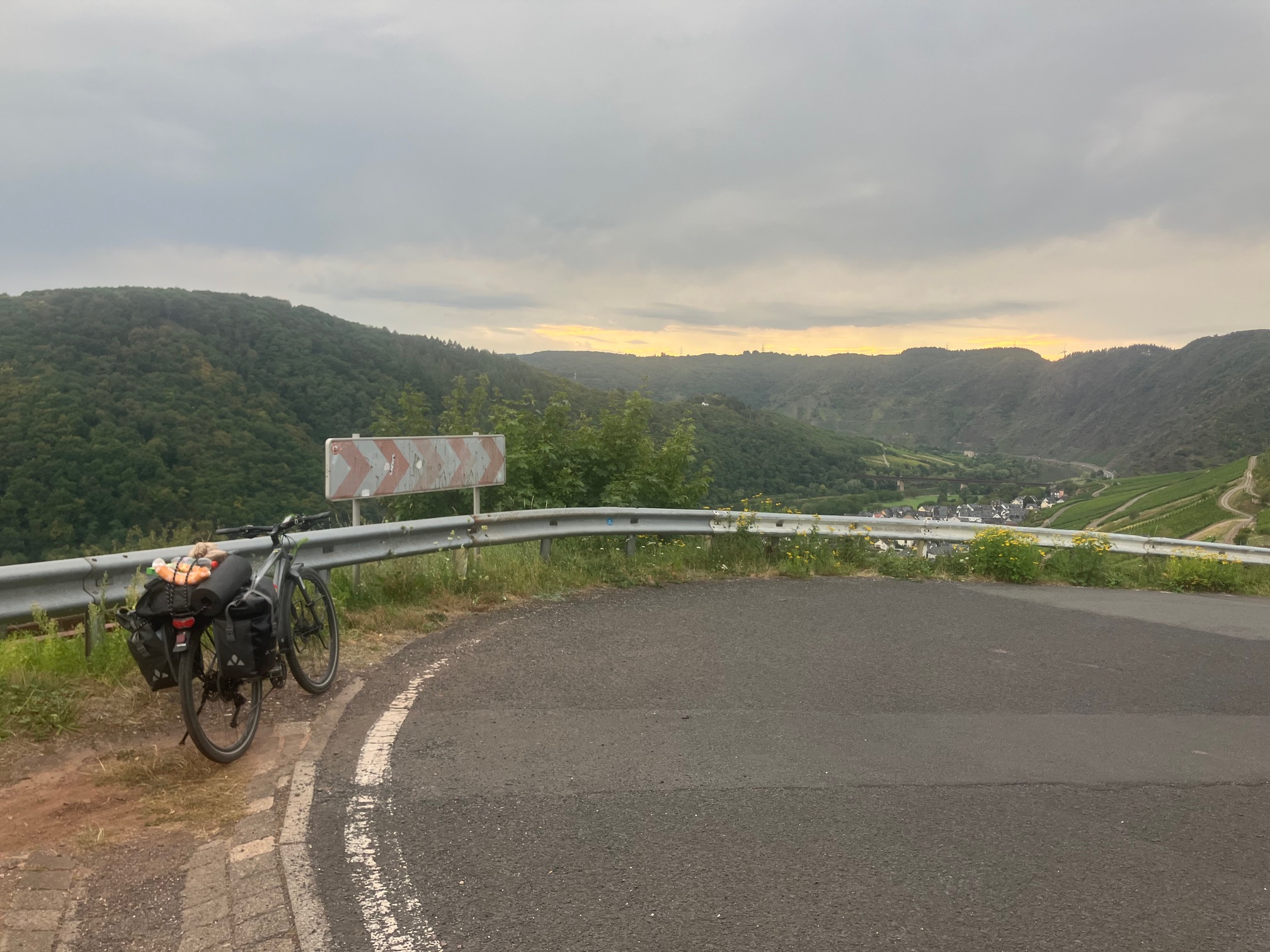 Valley view before Ediger-Eller